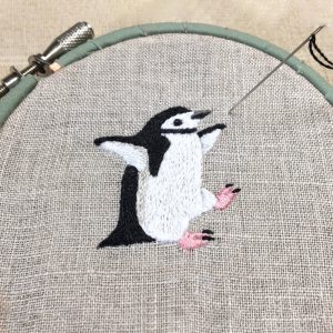 ヒゲペンギンの刺繍が完成した時の画像