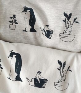 ,鉢入りコウペンTシャツ