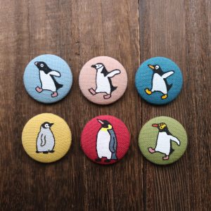 広島では初登場の定番ペンギンブローチです。