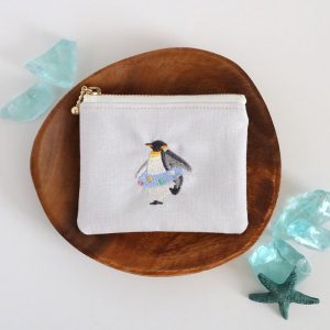 刺繍ミニポーチ『海開きとペンギン』