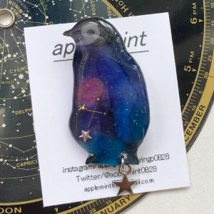 ペンギンの星座のブローチ