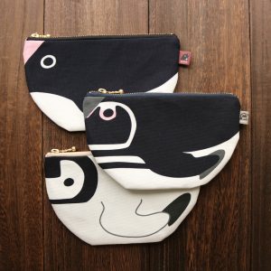 新作のペンギンポーチです。オリジナルデザインのファブリックを使って仕立てています。